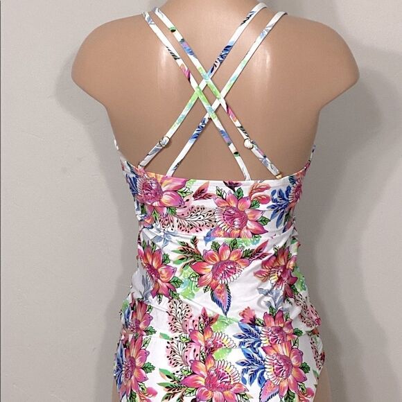 New. La Blanca floral Tankini set. Normally $189
8-top/10-bottom - Picture 10 of 15